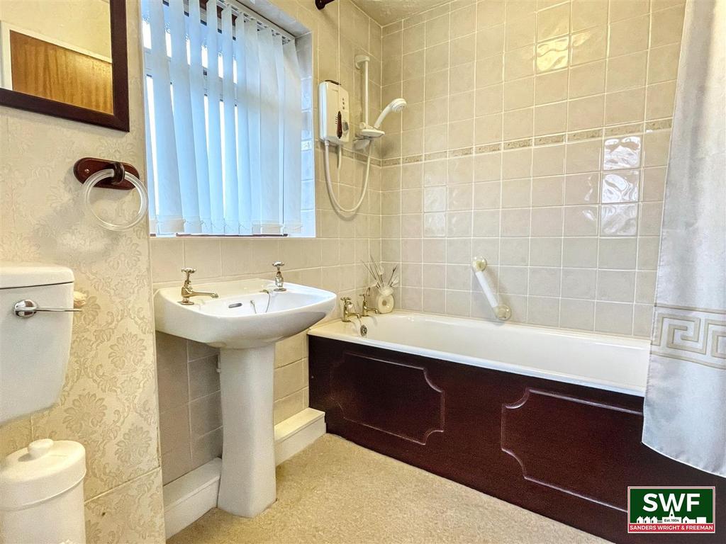 Bathroom1.1.jpg