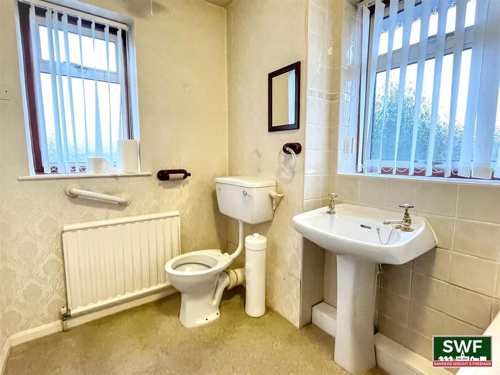 Bathroom1.2.jpg