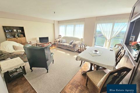 2 bedroom flat for sale, Wheatlands, Hounslow, TW5