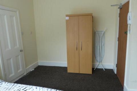 Studio to rent, London, NW11