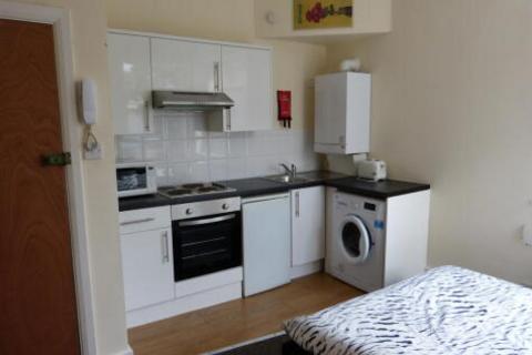 Studio to rent, London, NW11