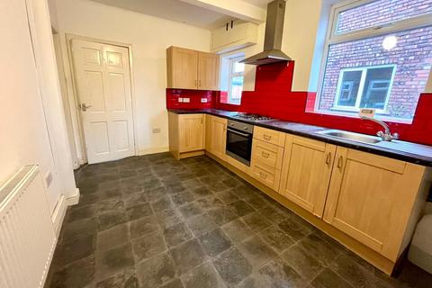 3 bedroom semi-detached house to rent, Birch Road, Worsley,
