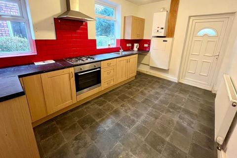3 bedroom semi-detached house to rent, Birch Road, Worsley,