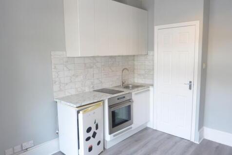 85138 flat leeside crescent london greater london