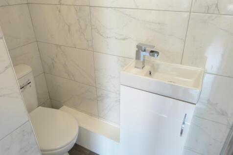 85138 flat leeside crescent london greater london