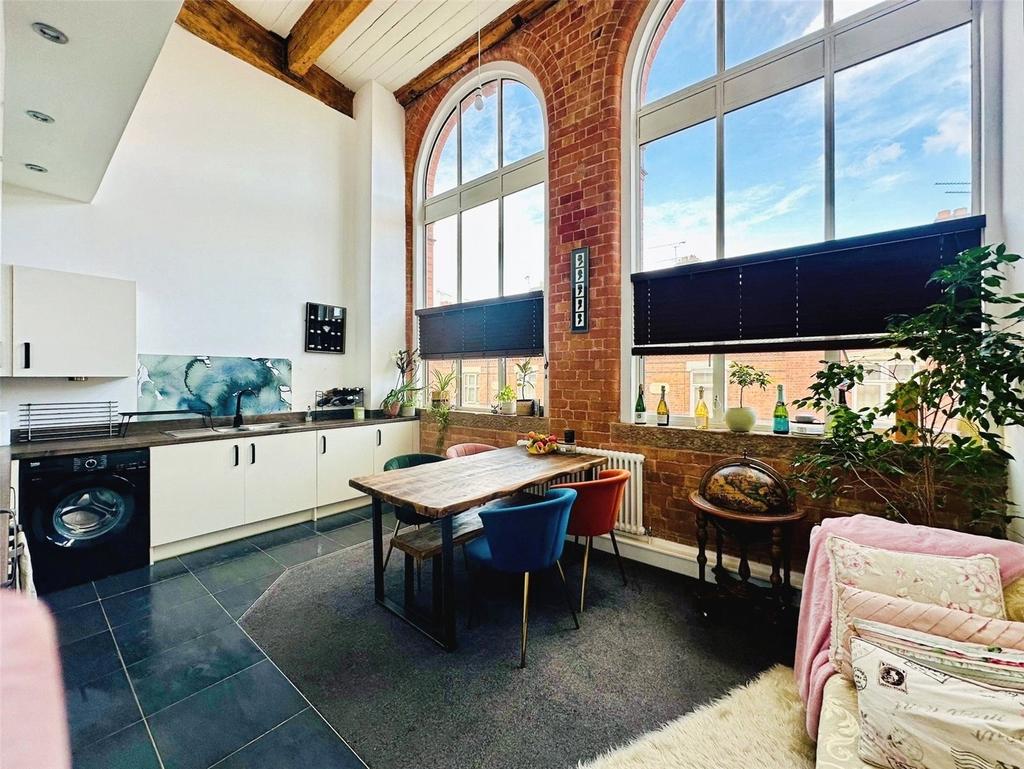Dining/Kitchen