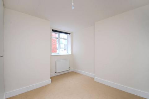2 bedroom flat to rent, Tooting Grove, Tooting, London, SW17