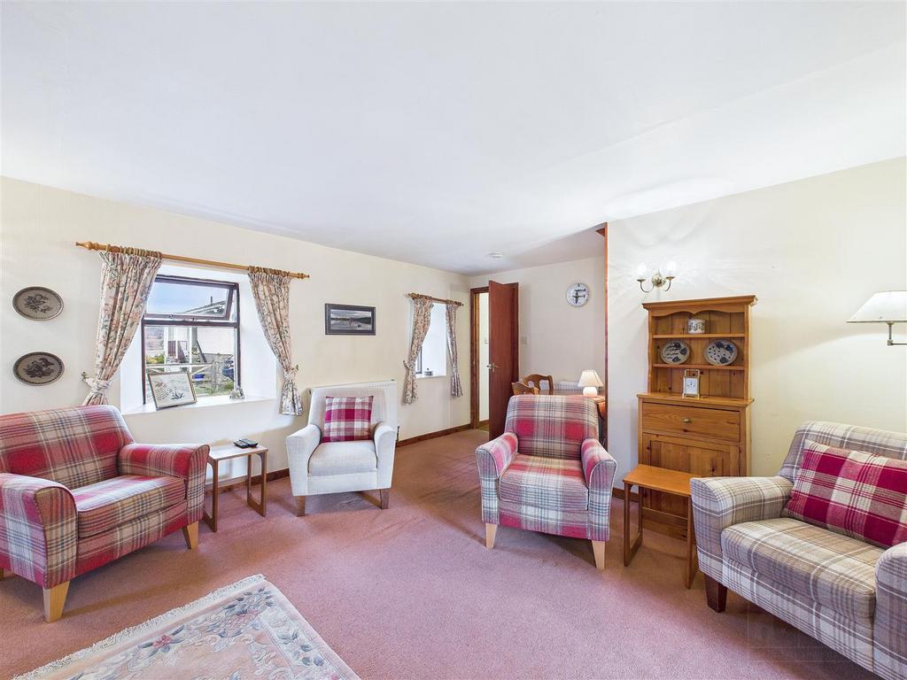 Sitting Room &amp; Dining Area