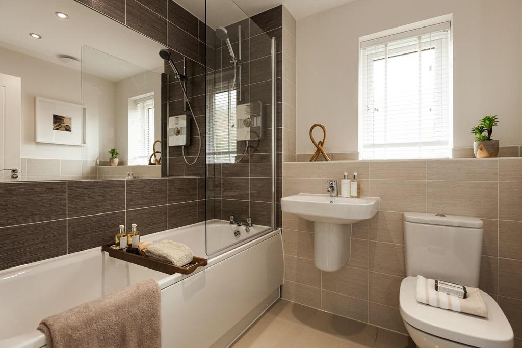 Family-sized bathroom with high quality...