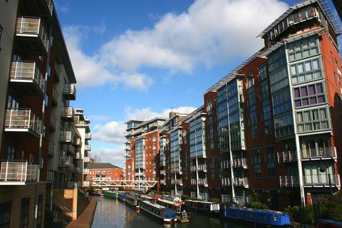 Studio to rent, King Edwards Wharf, City Centre
