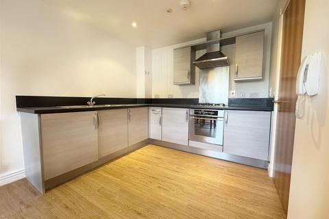 Studio to rent, King Edwards Wharf, City Centre