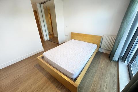 Studio to rent, King Edwards Wharf, City Centre