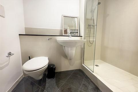 Studio to rent, King Edwards Wharf, City Centre