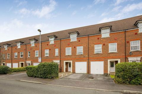 White Lodge Close, Old Isleworth TW7