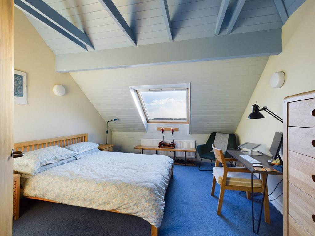 1 smug top floor bed