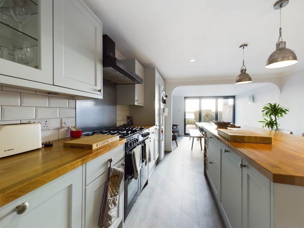 1 smug kitchen 2