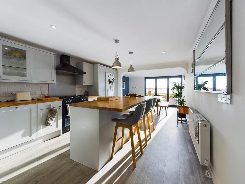 1 smug kitchen 4