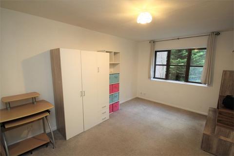 Studio to rent, Waterside, Uxbridge, UB8