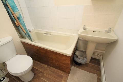 Studio to rent, Waterside, Uxbridge, UB8