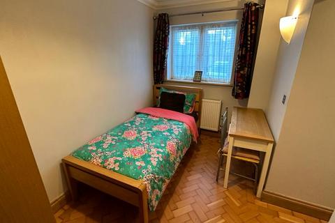undefined, The Drive, Isleworth, TW7