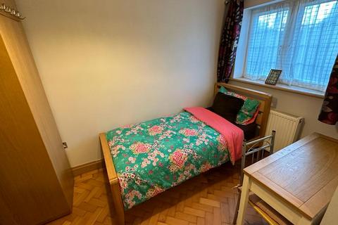 undefined, The Drive, Isleworth, TW7