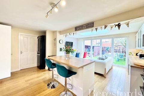 3 bedroom semi-detached house for sale, Hyland Way, Hornchurch, RM11