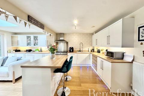 3 bedroom semi-detached house for sale, Hyland Way, Hornchurch, RM11