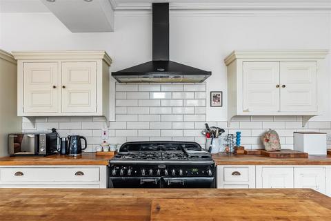 28 Mayfield Road, Sutton, SM2 5DT