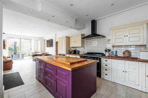 28 Mayfield Road, Sutton, SM2 5DT