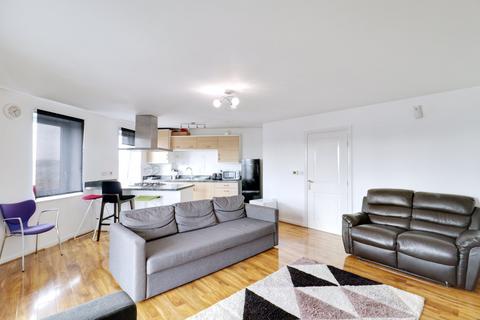 2 bedroom flat for sale, Arisdale Avenue, South Ockendon RM15