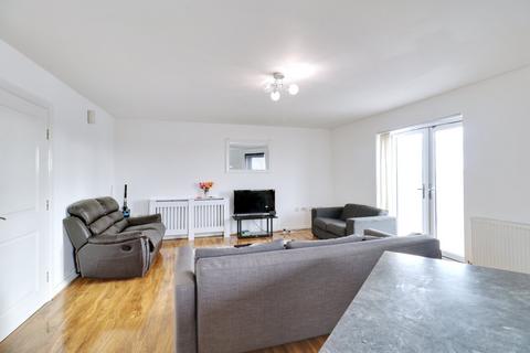 2 bedroom flat for sale, Arisdale Avenue, South Ockendon RM15
