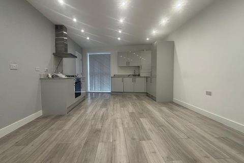 1 bedroom flat to rent, Stoke Poges Lane,  Slough, SL1