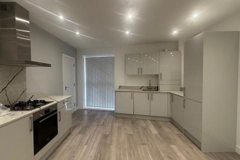 1 bedroom flat to rent, Stoke Poges Lane,  Slough, SL1