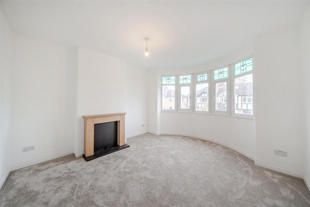 Bedroom 1 h.jpg
