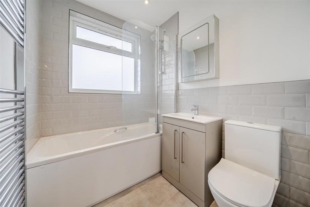 Bathroom h.jpg