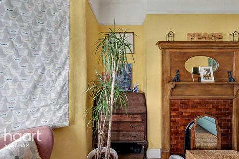 3 bedroom terraced house for sale, Fourth Avenue, London