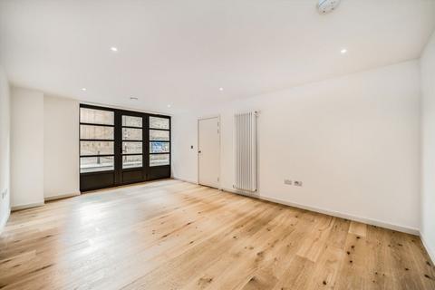3 bedroom terraced house to rent, Orchard Place, London E14