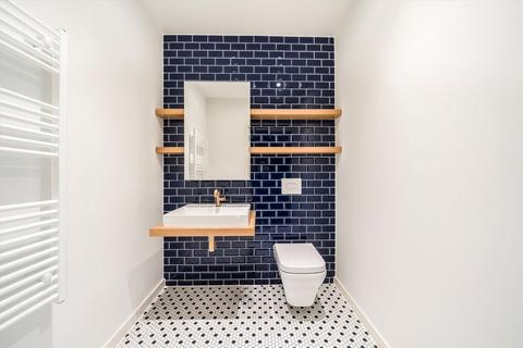 3 bedroom terraced house to rent, Orchard Place, London E14
