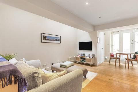 1 bedroom flat to rent, Vicarage Crescent, SW11