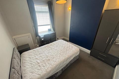undefined, ONE ROOM IN STUDENT HOUSE Swan Road, Gloucester