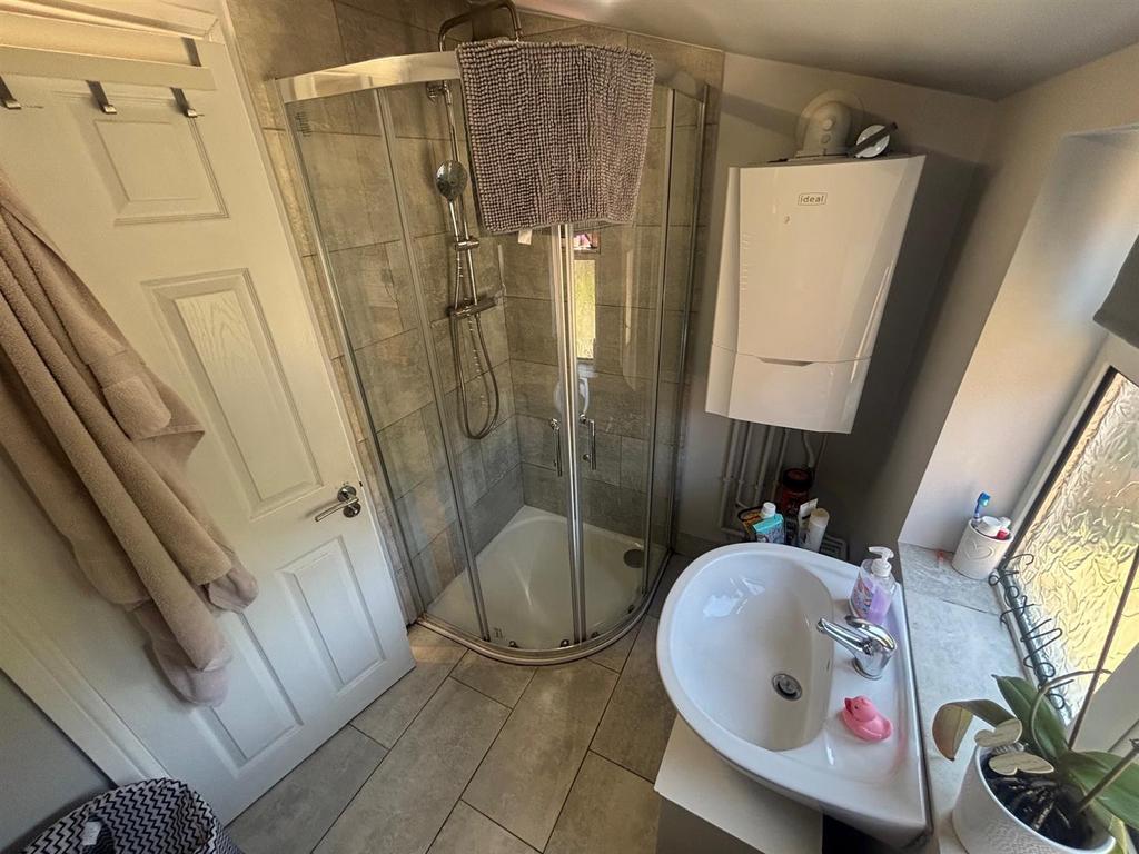 Shower Room.jpg