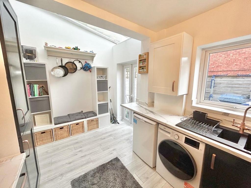 Kitchen 2.jpg
