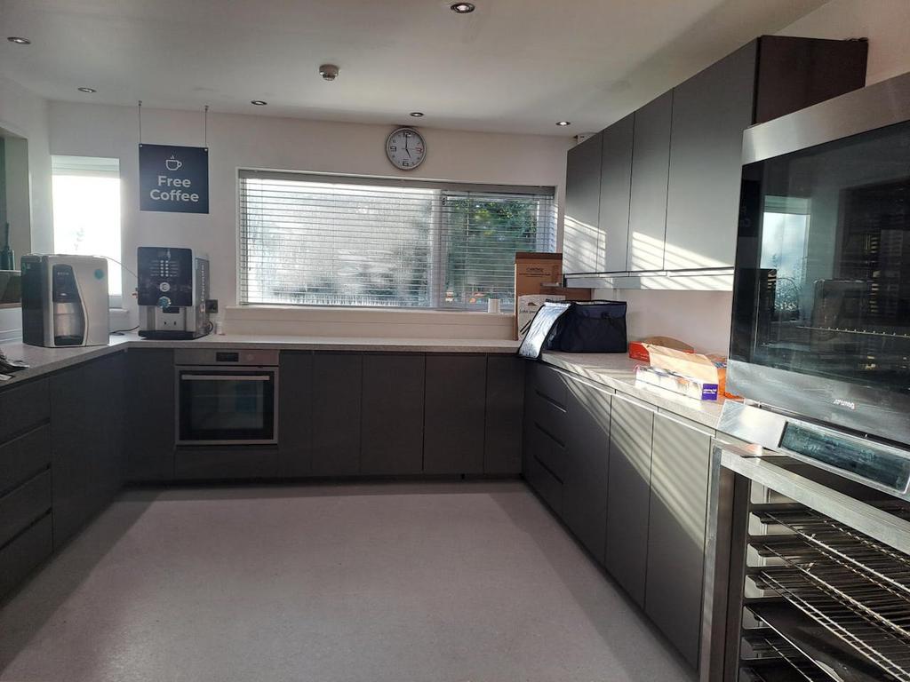Kitchen 1.jpg