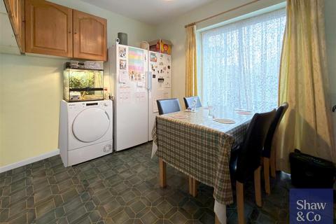 undefined, Sparrow Farm Drive, Feltham TW14
