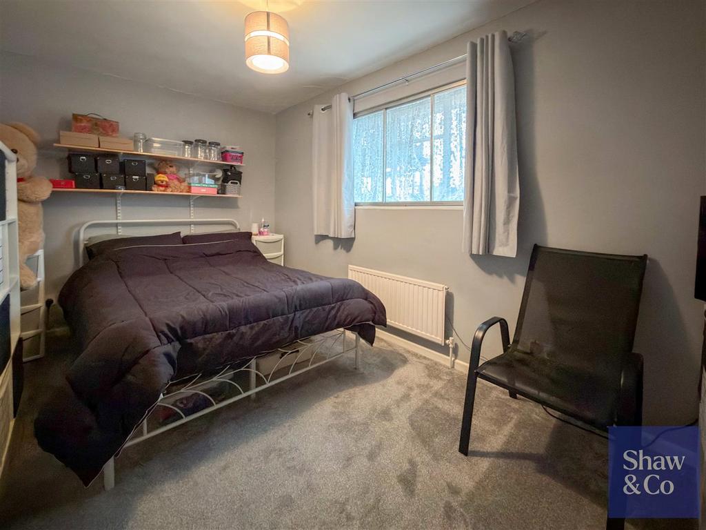 Bed 2.jpg