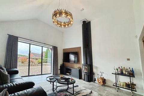 Longcroft Cottage Ancient Lane, Hatfield Woodhouse, Doncaster, DN7 6PJ