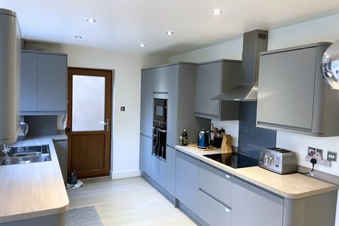 3 bedroom semi-detached house to rent, Hopton, Great Yarmouth NR31