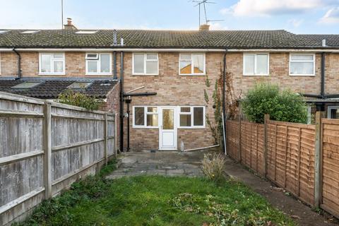 3 bedroom terraced house to rent, Churchill Crescent, Reading RG4