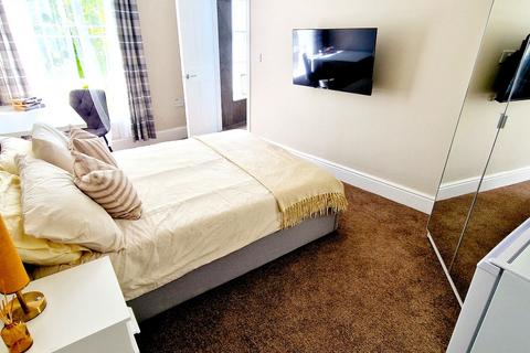 6 bedroom terraced house to rent, Gravesend, Kent DA12