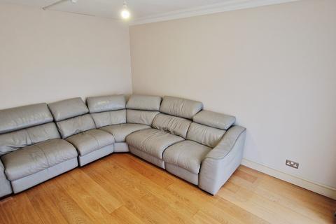1 bedroom end of terrace house to rent, Chestnut Close, Gravesend DA11